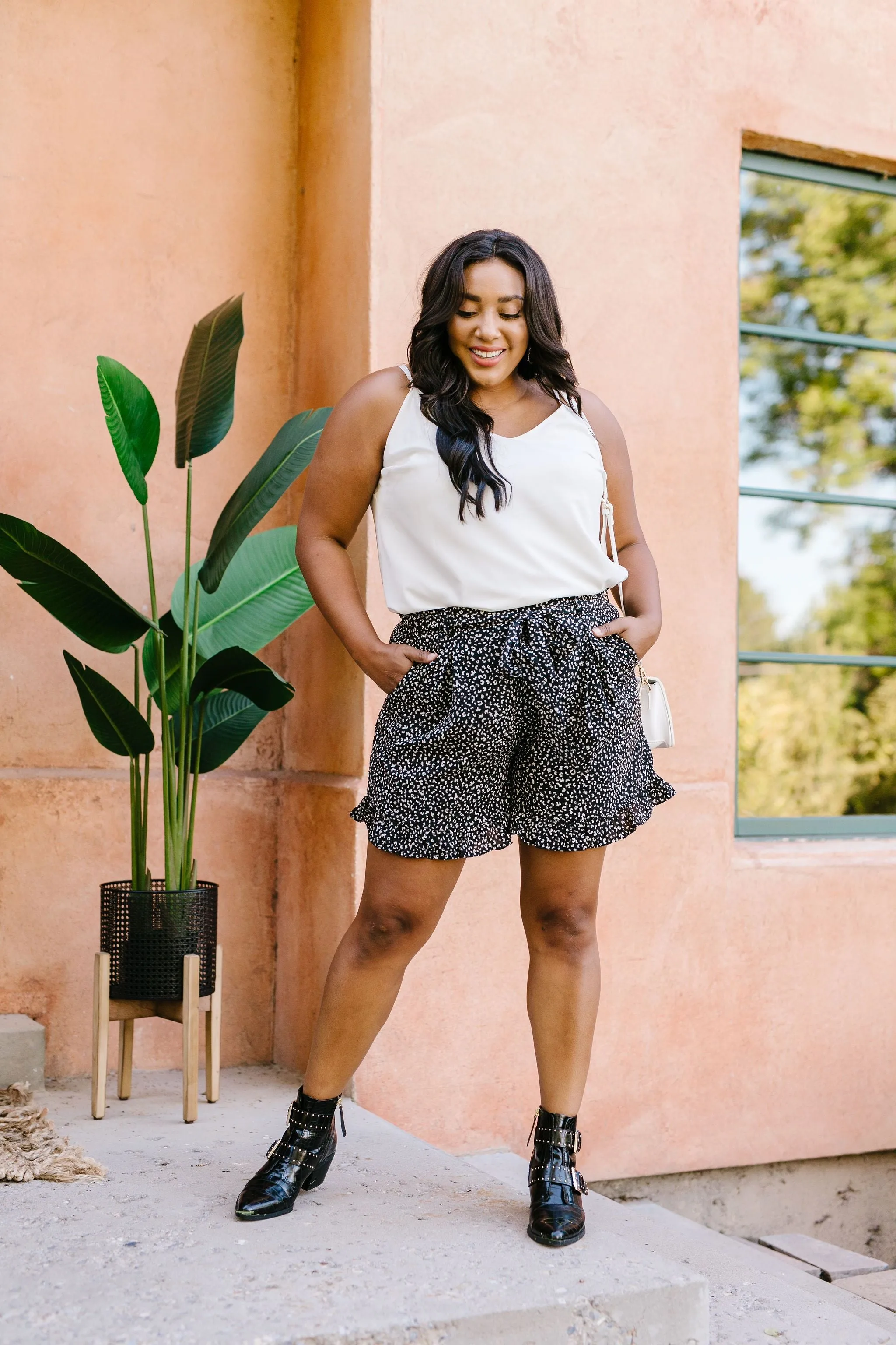 Short Leash Ruffled Shorts In Black